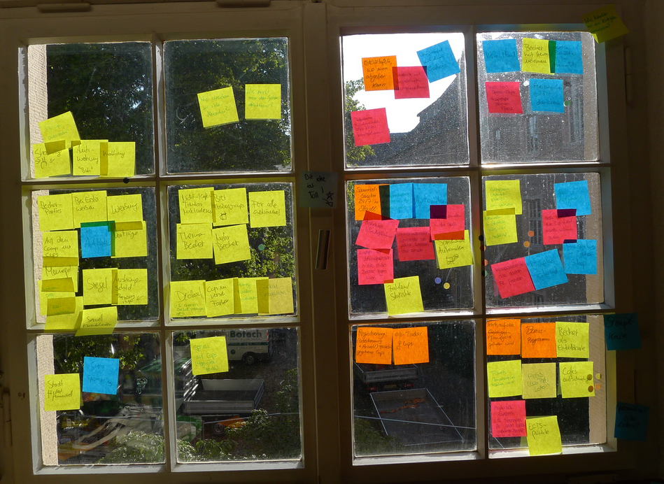 DT Workshop Window with post its
