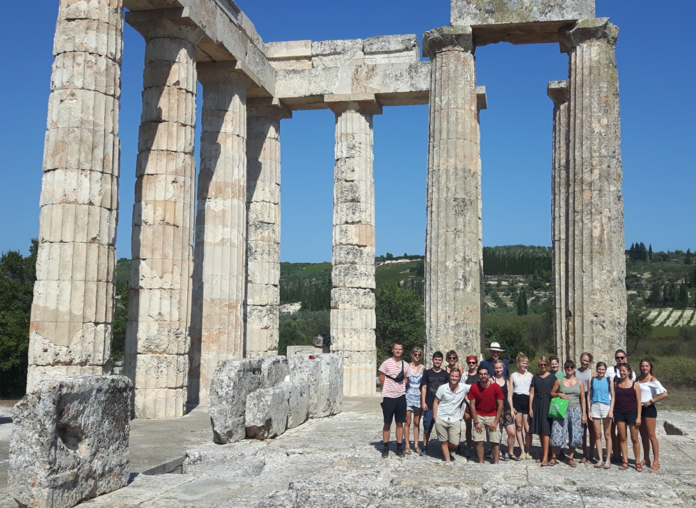 Group Picture Temple Greece Excursion